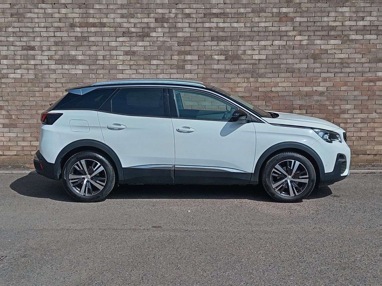 A 2020 PEUGEOT 3008 1.2 PureTech Allure SUV 5dr Petrol Manual Euro 6 (s/s) (130 ps) A 2020 PEUGEOT 3008 1.2 PureTech Allure SUV 5dr Petrol Manual Euro 6 (s/s) (130 ps)