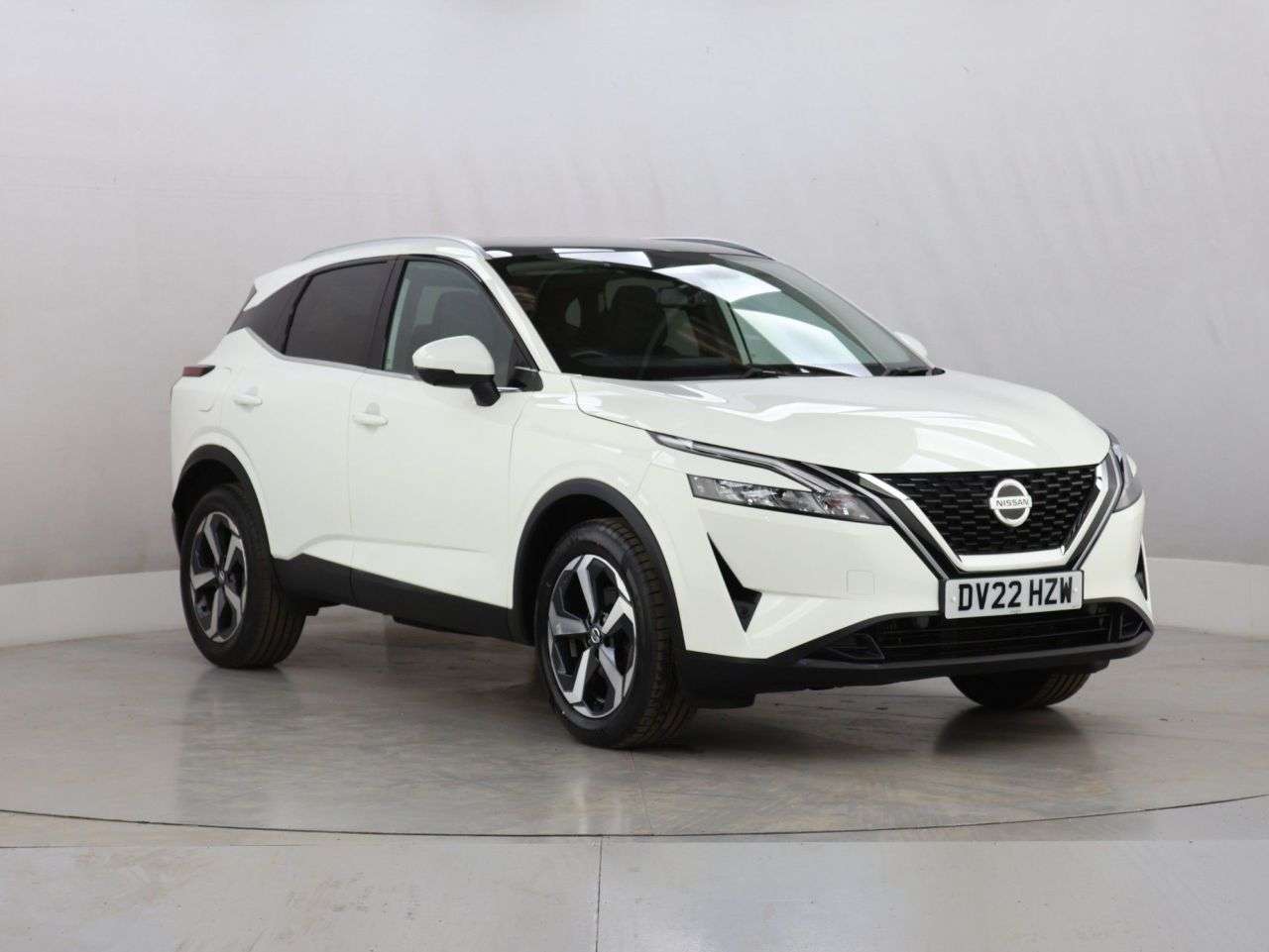 A 2022 NISSAN QASHQAI 1.3 DIG-T MHEV N-Connecta SUV 5dr Petrol Hybrid Manual Euro 6 (s/s) (140 ps A 2022 NISSAN QASHQAI 1.3 DIG-T MHEV N-Connecta SUV 5dr Petrol Hybrid Manual Euro 6 (s/s) (140 ps