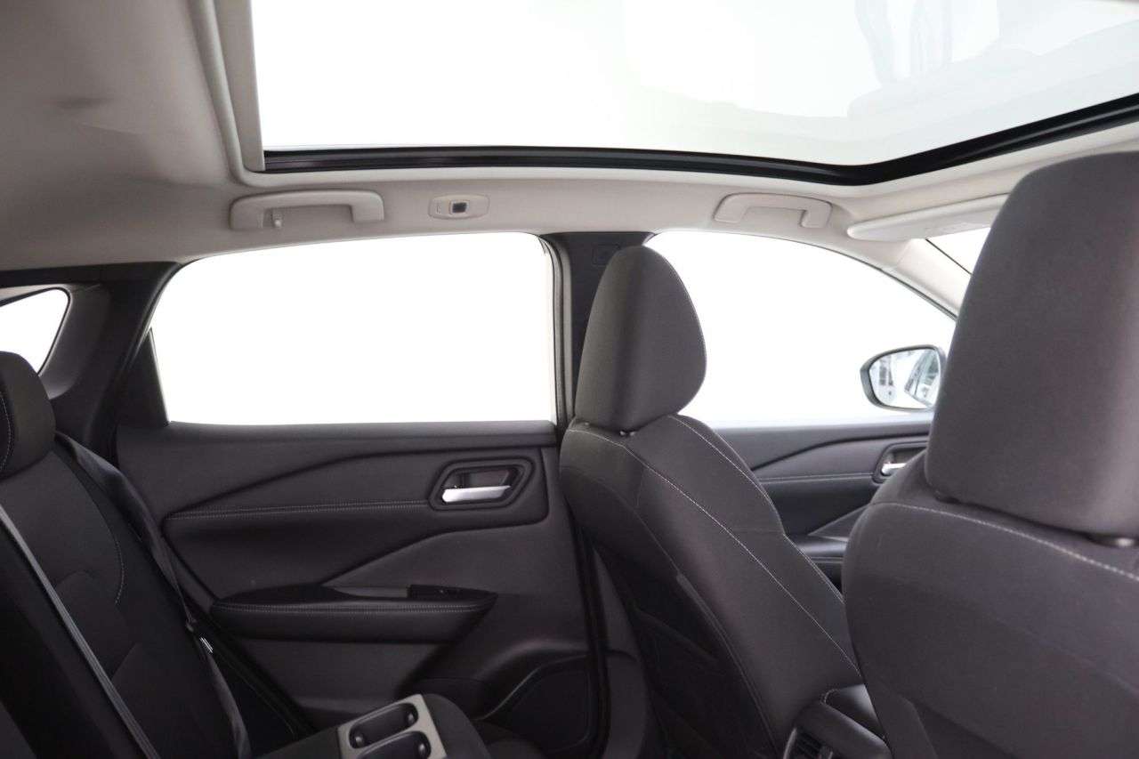 A 2022 NISSAN QASHQAI 1.3 DIG-T MHEV N-Connecta SUV 5dr Petrol Hybrid Manual Euro 6 (s/s) (140 ps A 2022 NISSAN QASHQAI 1.3 DIG-T MHEV N-Connecta SUV 5dr Petrol Hybrid Manual Euro 6 (s/s) (140 ps