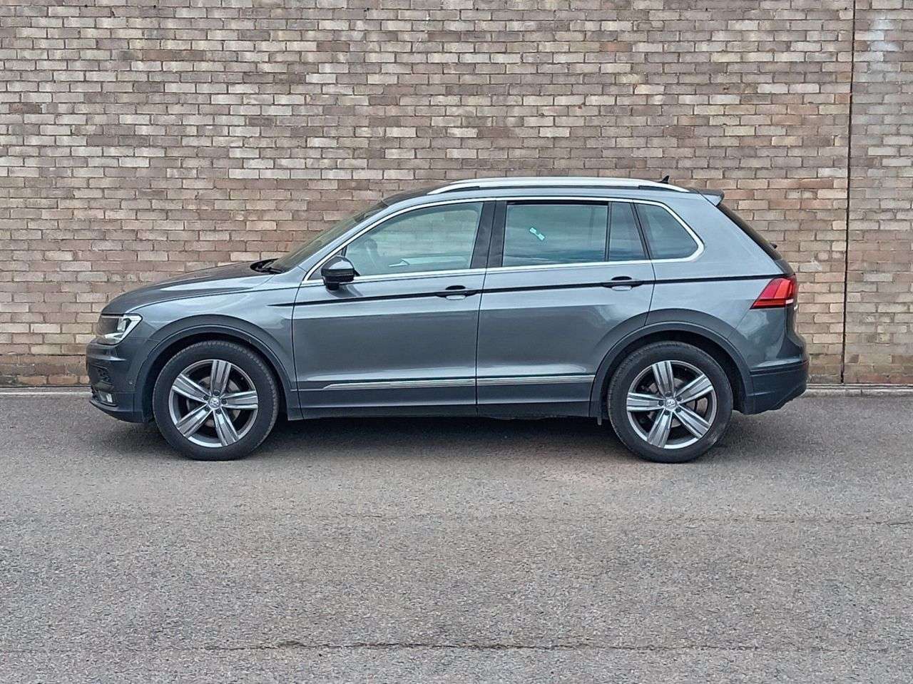 A 2019 VOLKSWAGEN TIGUAN 1.5 TSI EVO Match SUV 5dr Petrol Manual Euro 6 (s/s) (130 ps) A 2019 VOLKSWAGEN TIGUAN 1.5 TSI EVO Match SUV 5dr Petrol Manual Euro 6 (s/s) (130 ps)