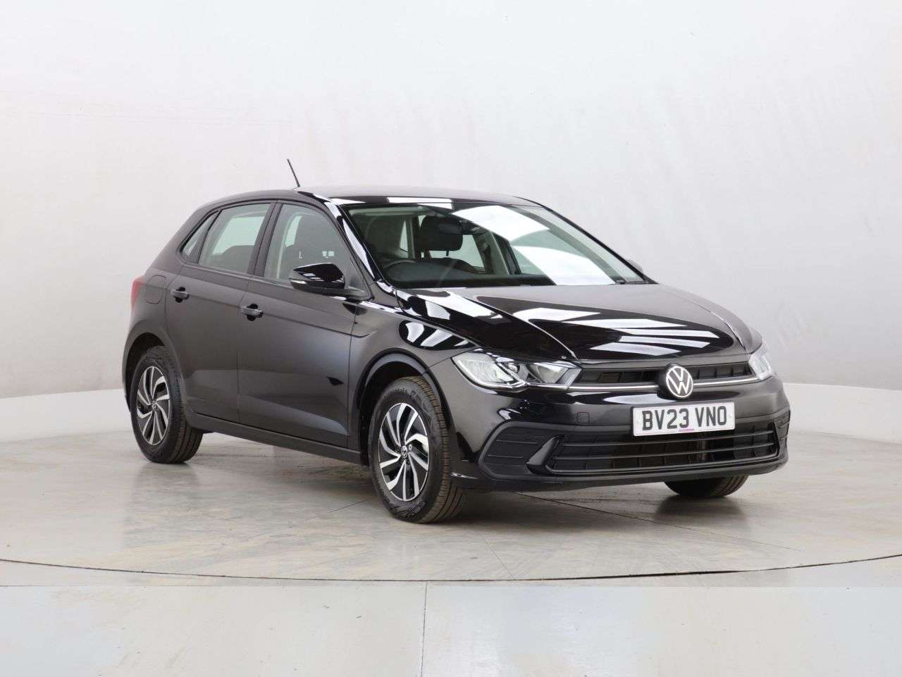 A 2023 VOLKSWAGEN POLO 1.0 TSI Life Hatchback 5dr Petrol Manual Euro 6 (s/s) (95 ps) A 2023 VOLKSWAGEN POLO 1.0 TSI Life Hatchback 5dr Petrol Manual Euro 6 (s/s) (95 ps)