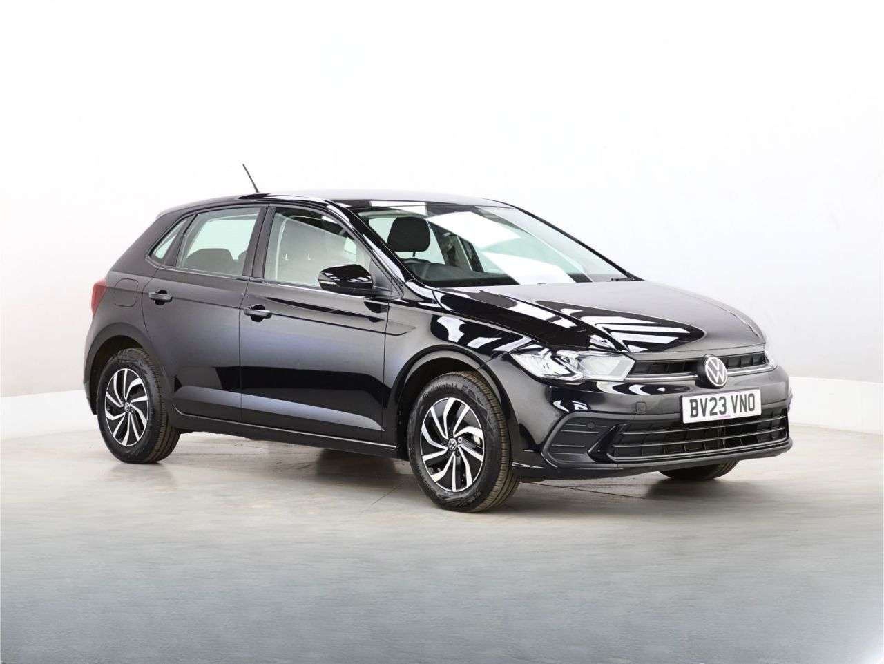 A 2023 VOLKSWAGEN POLO 1.0 TSI Life Hatchback 5dr Petrol Manual Euro 6 (s/s) (95 ps) A 2023 VOLKSWAGEN POLO 1.0 TSI Life Hatchback 5dr Petrol Manual Euro 6 (s/s) (95 ps)