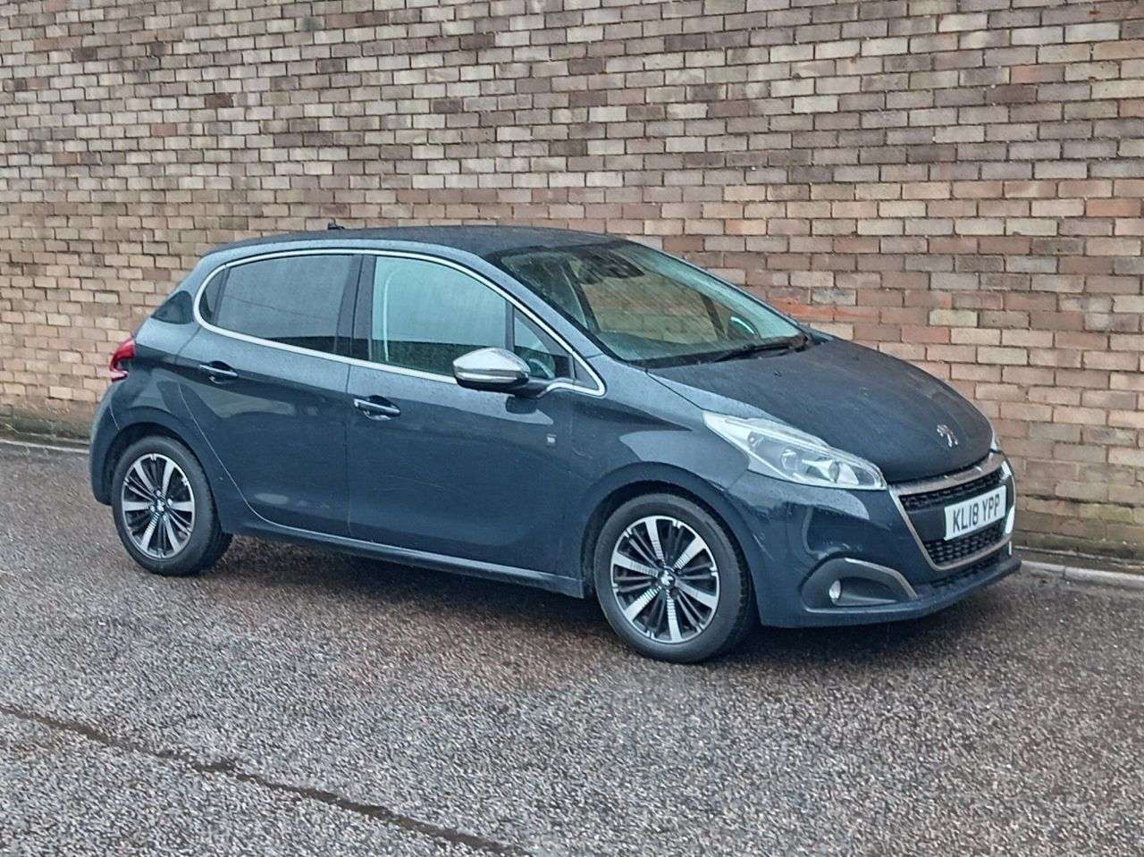 A 2018 PEUGEOT 208 1.5 BlueHDi Tech Edition Hatchback 5dr Diesel Manual Euro 6 (s/s) (100 ps) A 2018 PEUGEOT 208 1.5 BlueHDi Tech Edition Hatchback 5dr Diesel Manual Euro 6 (s/s) (100 ps)