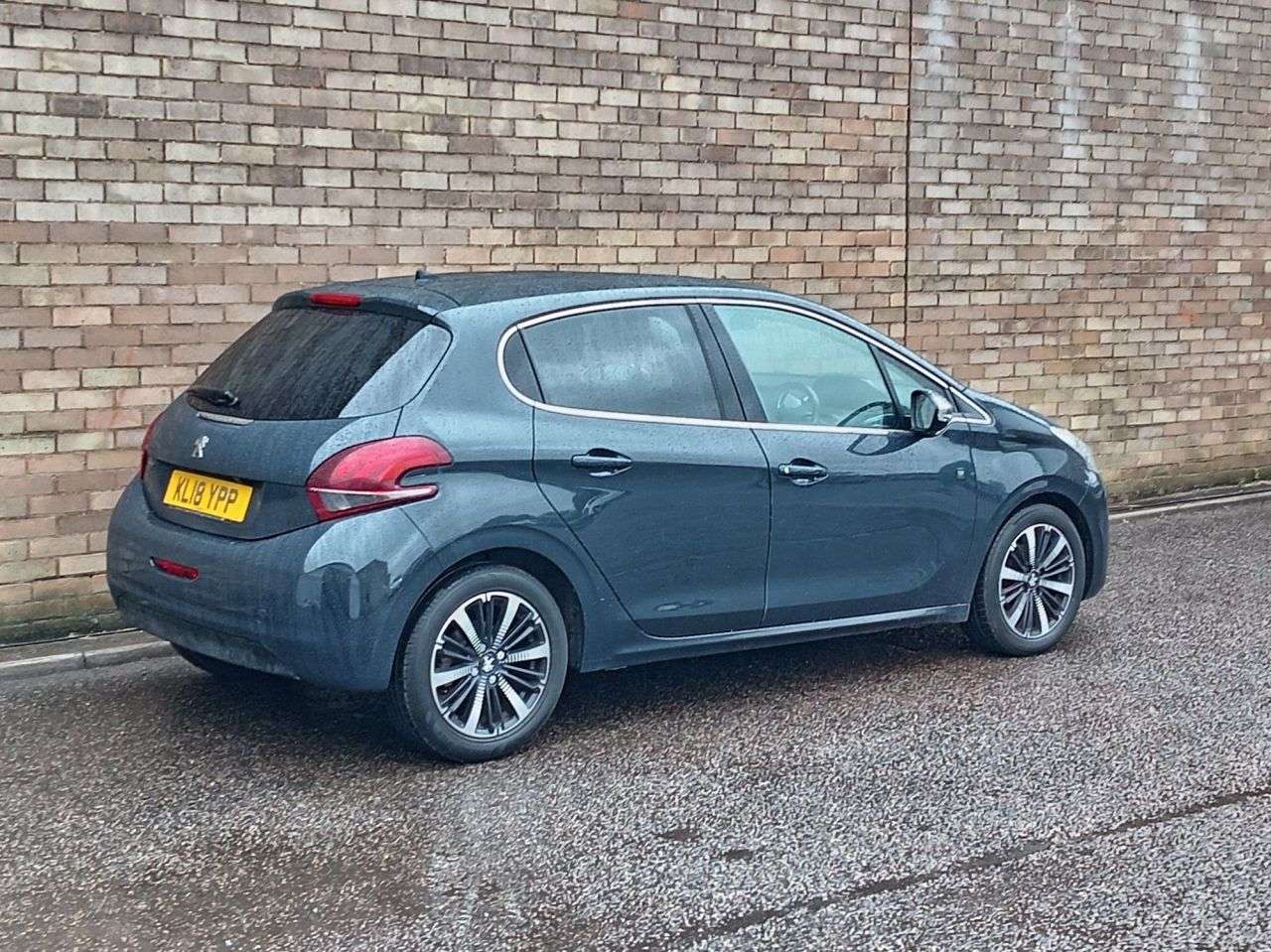 A 2018 PEUGEOT 208 1.5 BlueHDi Tech Edition Hatchback 5dr Diesel Manual Euro 6 (s/s) (100 ps) A 2018 PEUGEOT 208 1.5 BlueHDi Tech Edition Hatchback 5dr Diesel Manual Euro 6 (s/s) (100 ps)