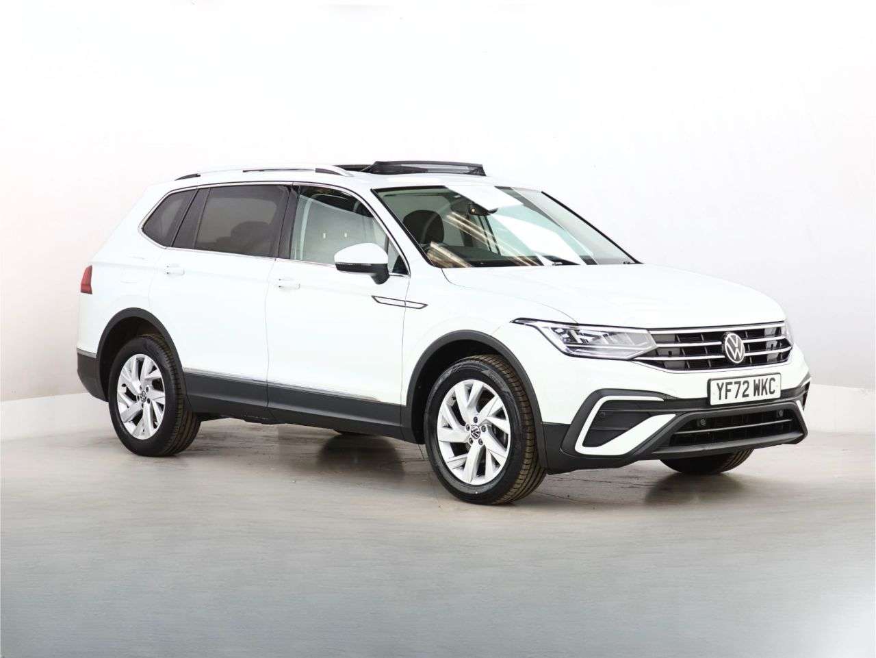 A 2022 VOLKSWAGEN TIGUAN ALLSPACE 1.5 TSI Life SUV 5dr Petrol Manual Euro 6 (s/s) (150 ps) A 2022 VOLKSWAGEN TIGUAN ALLSPACE 1.5 TSI Life SUV 5dr Petrol Manual Euro 6 (s/s) (150 ps)