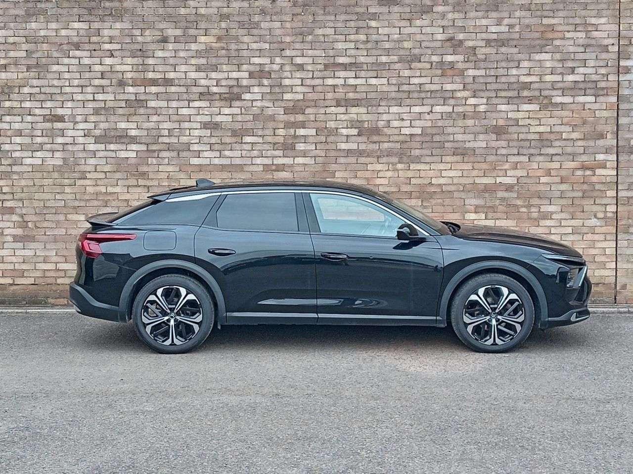 A 2022 CITROEN C5 X 1.2 PureTech Shine Hatchback 5dr Petrol EAT8 Euro 6 (s/s) (130 ps) A 2022 CITROEN C5 X 1.2 PureTech Shine Hatchback 5dr Petrol EAT8 Euro 6 (s/s) (130 ps)