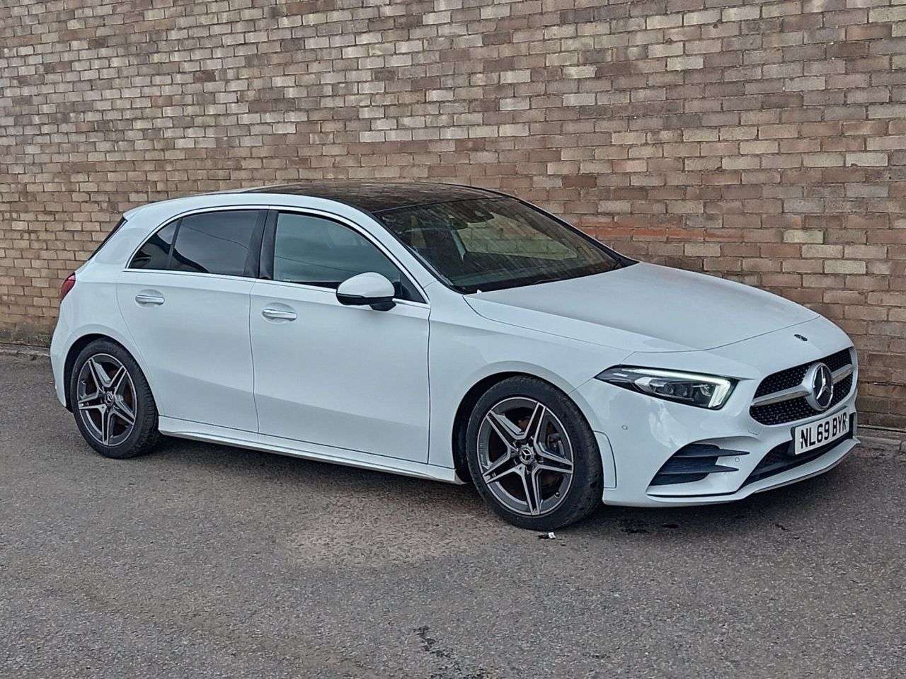 A 2019 MERCEDES-BENZ A CLASS 1.3 A200 AMG Line (Premium Plus) Hatchback 5dr Petrol 7G-DCT Euro 6 (s/s) ( A 2019 MERCEDES-BENZ A CLASS 1.3 A200 AMG Line (Premium Plus) Hatchback 5dr Petrol 7G-DCT Euro 6 (s/s) (
