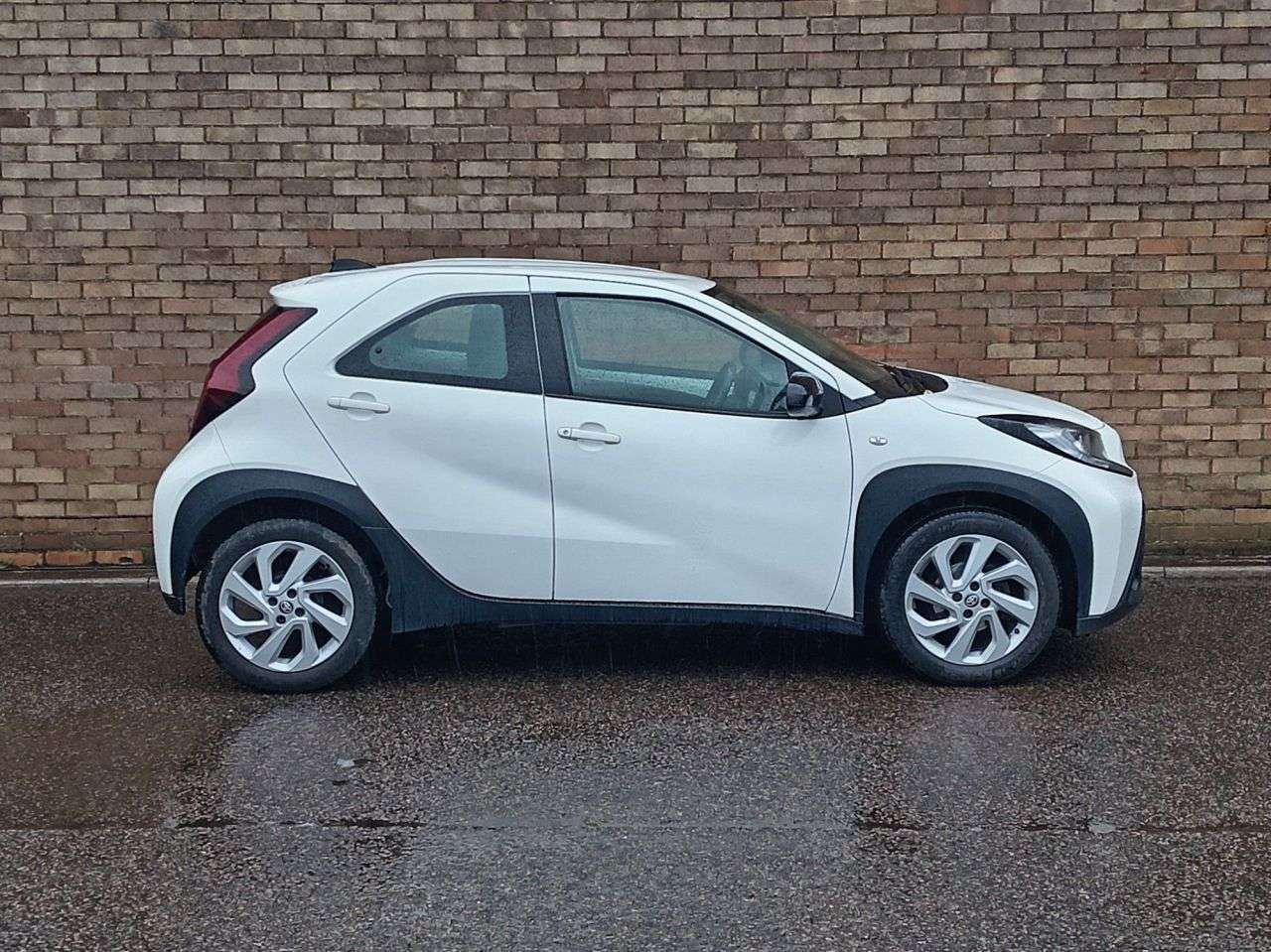 A 2022 TOYOTA AYGO X 1.0 VVT-i Pure Hatchback 5dr Petrol x-shift Euro 6 (s/s) (72 ps) A 2022 TOYOTA AYGO X 1.0 VVT-i Pure Hatchback 5dr Petrol x-shift Euro 6 (s/s) (72 ps)