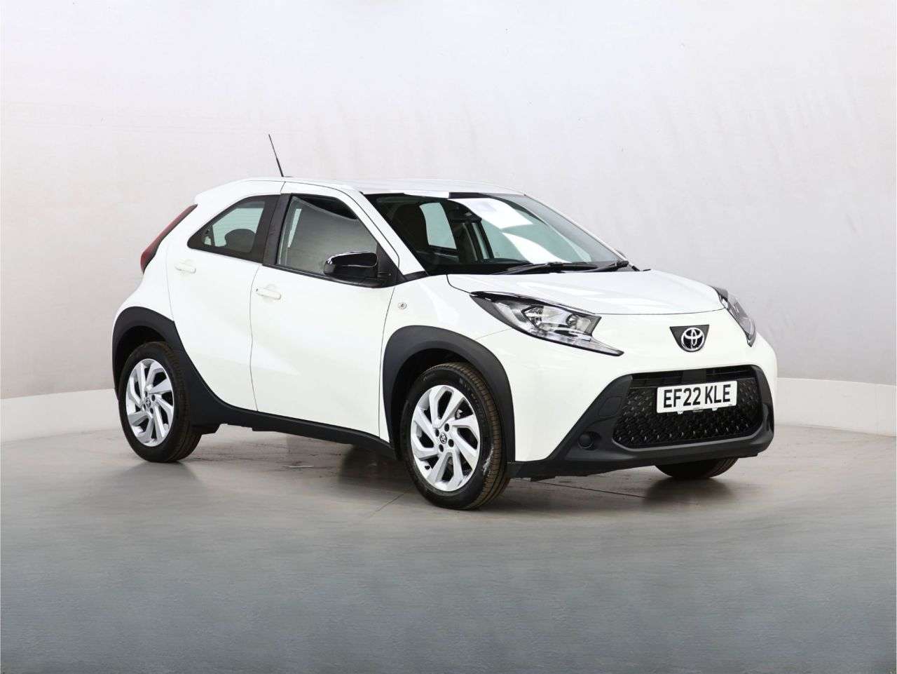 A 2022 TOYOTA AYGO X 1.0 VVT-i Pure Hatchback 5dr Petrol x-shift Euro 6 (s/s) (72 ps) A 2022 TOYOTA AYGO X 1.0 VVT-i Pure Hatchback 5dr Petrol x-shift Euro 6 (s/s) (72 ps)