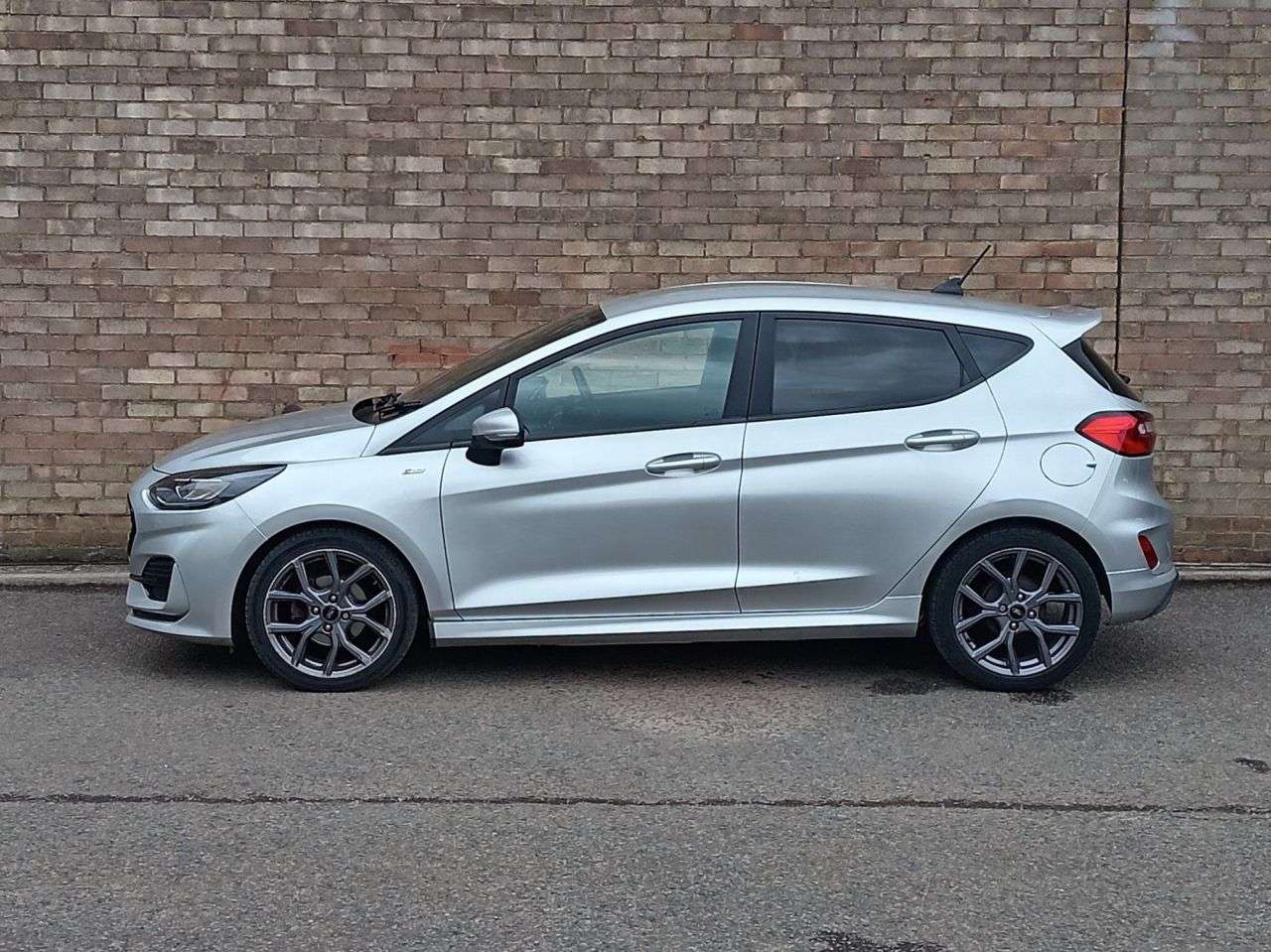 A 2022 FORD FIESTA 1.0T EcoBoost MHEV ST-Line Hatchback 5dr Petrol Hybrid Manual Euro 6 (s/s) A 2022 FORD FIESTA 1.0T EcoBoost MHEV ST-Line Hatchback 5dr Petrol Hybrid Manual Euro 6 (s/s)