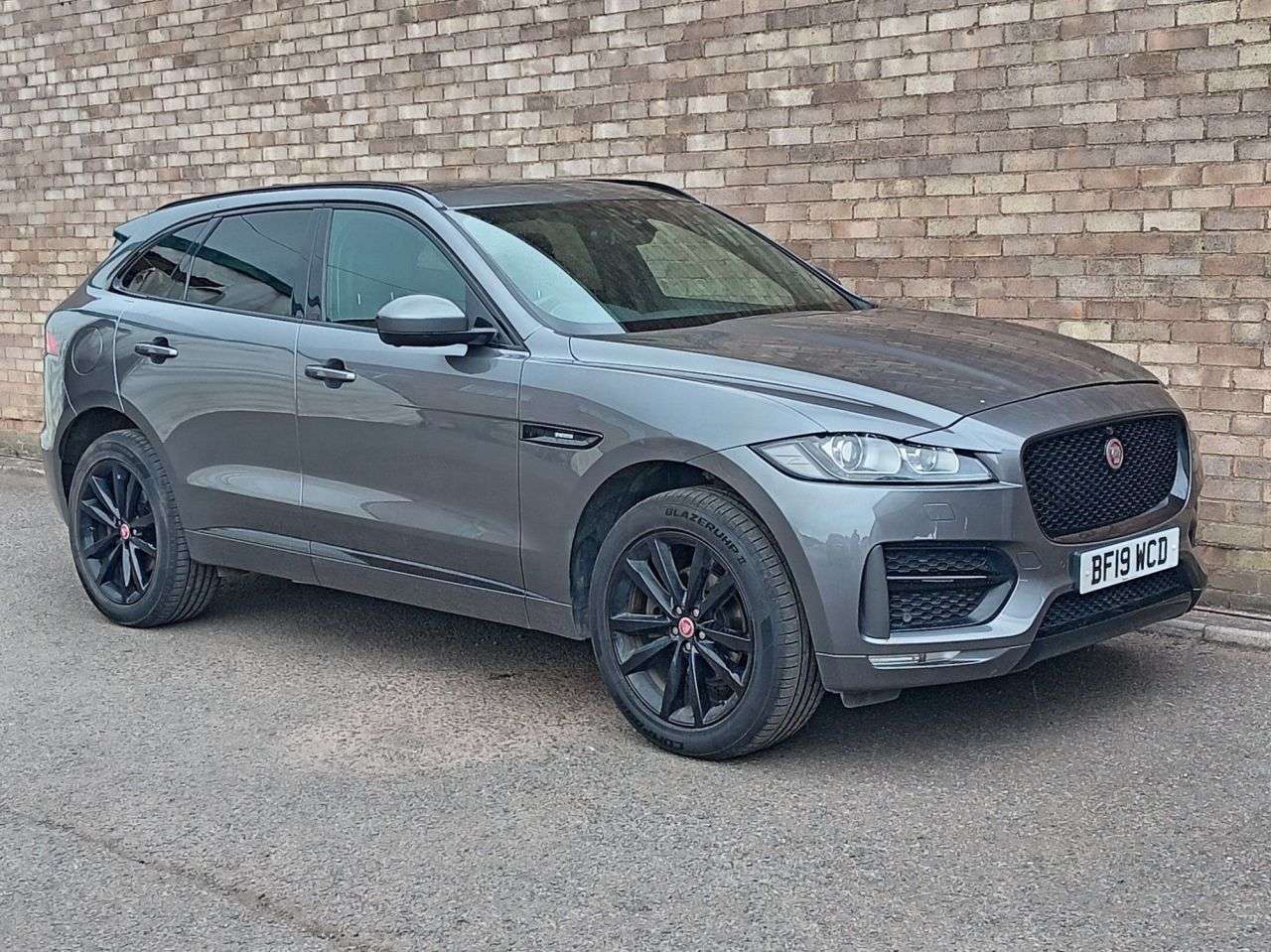 A 2019 JAGUAR F-PACE 2.0 D240 R-Sport SUV 5dr Diesel Auto AWD Euro 6 (s/s) (240 ps) A 2019 JAGUAR F-PACE 2.0 D240 R-Sport SUV 5dr Diesel Auto AWD Euro 6 (s/s) (240 ps)
