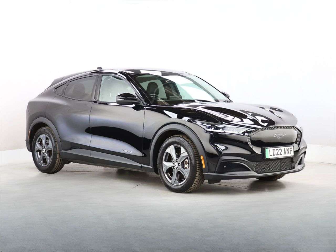 A 2022 FORD MUSTANG MACH-E Standard Range 70kWh SUV 5dr Electric Automatic (269 ps) A 2022 FORD MUSTANG MACH-E Standard Range 70kWh SUV 5dr Electric Automatic (269 ps)