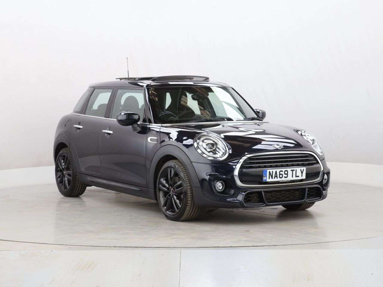 A 2019 MINI HATCH 1.5 Cooper Sport Hatchback 5dr Petrol Manual Euro 6 (s/s) (136 ps) A 2019 MINI HATCH 1.5 Cooper Sport Hatchback 5dr Petrol Manual Euro 6 (s/s) (136 ps)