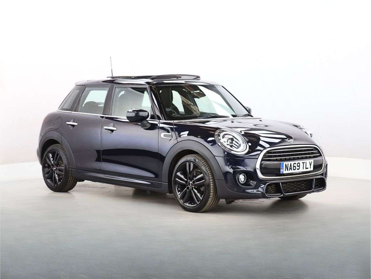 A 2019 MINI HATCH 1.5 Cooper Sport Hatchback 5dr Petrol Manual Euro 6 (s/s) (136 ps) A 2019 MINI HATCH 1.5 Cooper Sport Hatchback 5dr Petrol Manual Euro 6 (s/s) (136 ps)