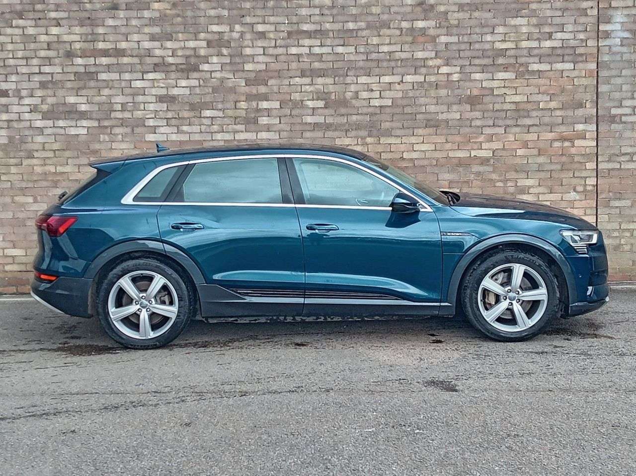 A 2020 AUDI E-TRON 50 Technik SUV 5dr Electric Auto quattro 71.2kWh (313 ps) A 2020 AUDI E-TRON 50 Technik SUV 5dr Electric Auto quattro 71.2kWh (313 ps)