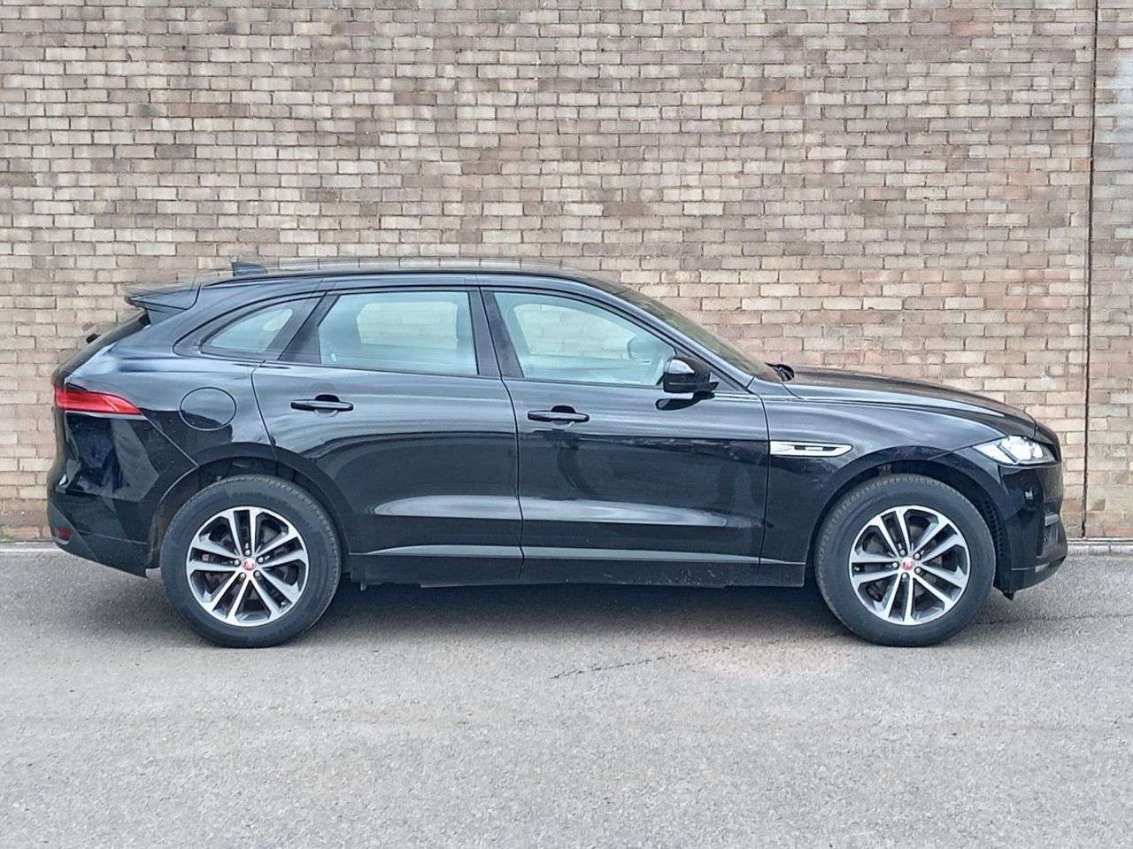 A 2019 JAGUAR F-PACE 2.0 D180 R-Sport SUV 5dr Diesel Auto Euro 6 (s/s) (180 ps) A 2019 JAGUAR F-PACE 2.0 D180 R-Sport SUV 5dr Diesel Auto Euro 6 (s/s) (180 ps)