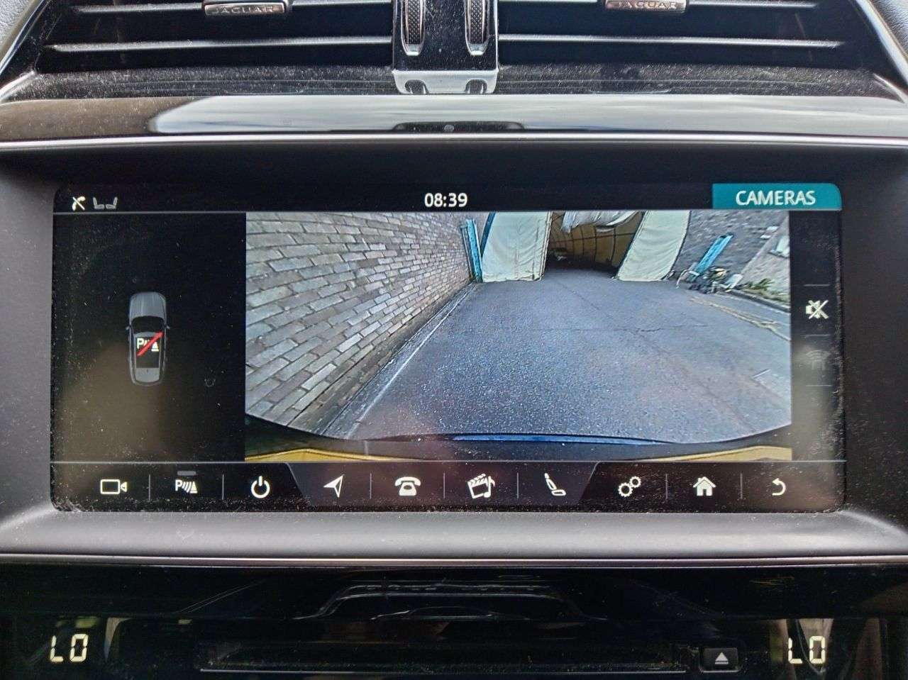 A 2019 JAGUAR F-PACE 2.0 D180 R-Sport SUV 5dr Diesel Auto Euro 6 (s/s) (180 ps) A 2019 JAGUAR F-PACE 2.0 D180 R-Sport SUV 5dr Diesel Auto Euro 6 (s/s) (180 ps)