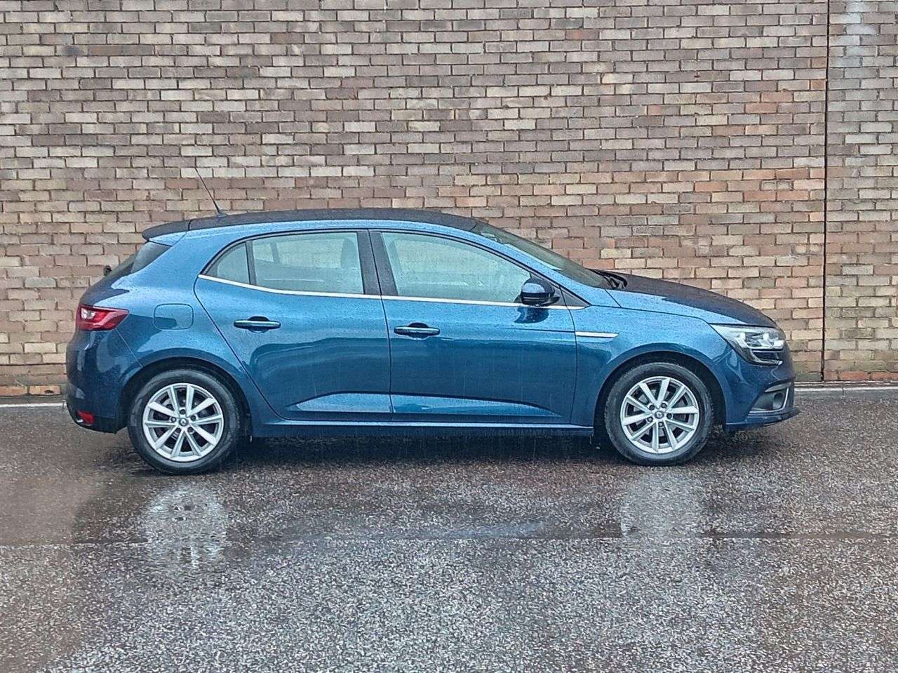 A 2018 RENAULT MEGANE 1.2 TCe Dynamique Nav Hatchback 5dr Petrol Manual Euro 6 (s/s) (130 ps) A 2018 RENAULT MEGANE 1.2 TCe Dynamique Nav Hatchback 5dr Petrol Manual Euro 6 (s/s) (130 ps)