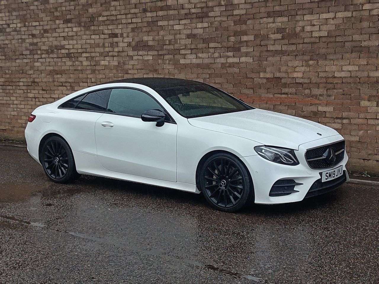 A 2019 MERCEDES-BENZ E CLASS 2.0 E300 GPF AMG Line Coupe 2dr Petrol G-Tronic+ Euro 6 (s/s) (245 ps) A 2019 MERCEDES-BENZ E CLASS 2.0 E300 GPF AMG Line Coupe 2dr Petrol G-Tronic+ Euro 6 (s/s) (245 ps)