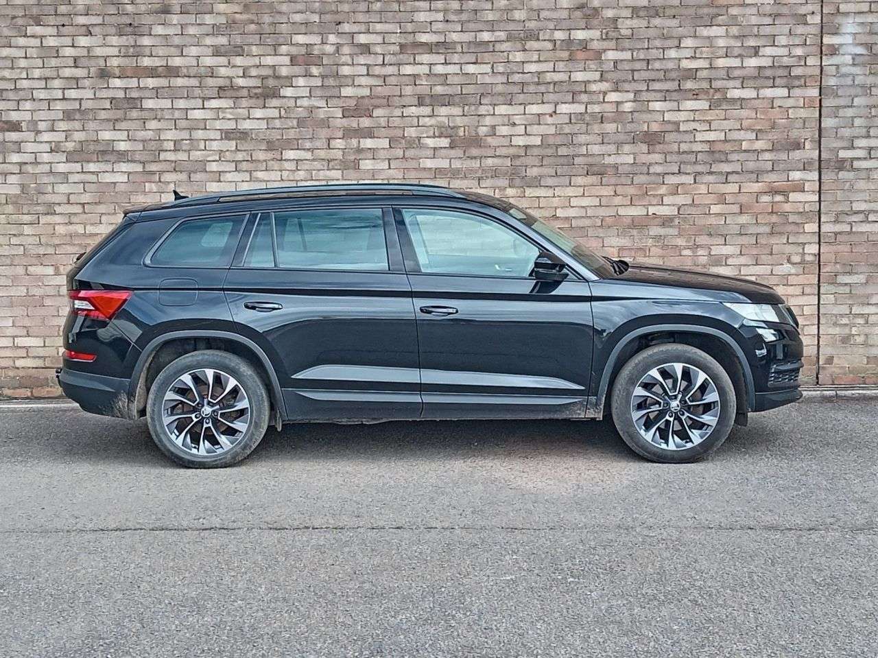 A 2020 SKODA KODIAQ 1.5 TSI ACT SE Drive SUV 5dr Petrol Manual Euro 6 (s/s) (7 Seat) (150 ps) A 2020 SKODA KODIAQ 1.5 TSI ACT SE Drive SUV 5dr Petrol Manual Euro 6 (s/s) (7 Seat) (150 ps)