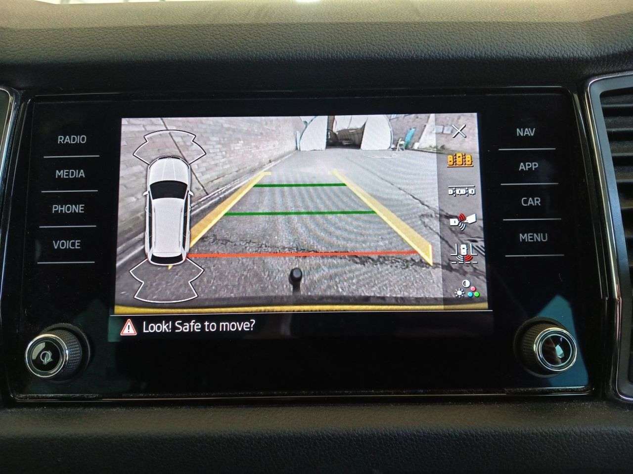 A 2020 SKODA KODIAQ 1.5 TSI ACT SE Drive SUV 5dr Petrol Manual Euro 6 (s/s) (7 Seat) (150 ps) A 2020 SKODA KODIAQ 1.5 TSI ACT SE Drive SUV 5dr Petrol Manual Euro 6 (s/s) (7 Seat) (150 ps)