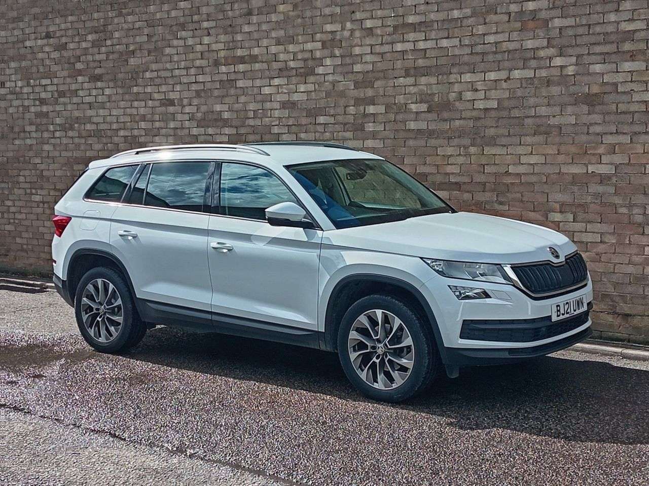 A 2021 SKODA KODIAQ 1.5 TSI ACT SE Drive SUV 5dr Petrol Manual Euro 6 (s/s) (7 Seat) (150 ps) A 2021 SKODA KODIAQ 1.5 TSI ACT SE Drive SUV 5dr Petrol Manual Euro 6 (s/s) (7 Seat) (150 ps)