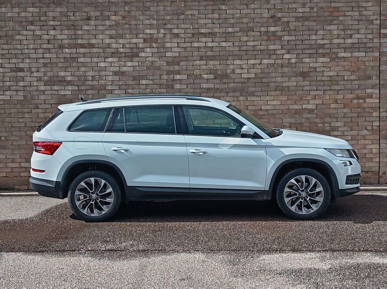 A 2021 SKODA KODIAQ 1.5 TSI ACT SE Drive SUV 5dr Petrol Manual Euro 6 (s/s) (7 Seat) (150 ps) A 2021 SKODA KODIAQ 1.5 TSI ACT SE Drive SUV 5dr Petrol Manual Euro 6 (s/s) (7 Seat) (150 ps)