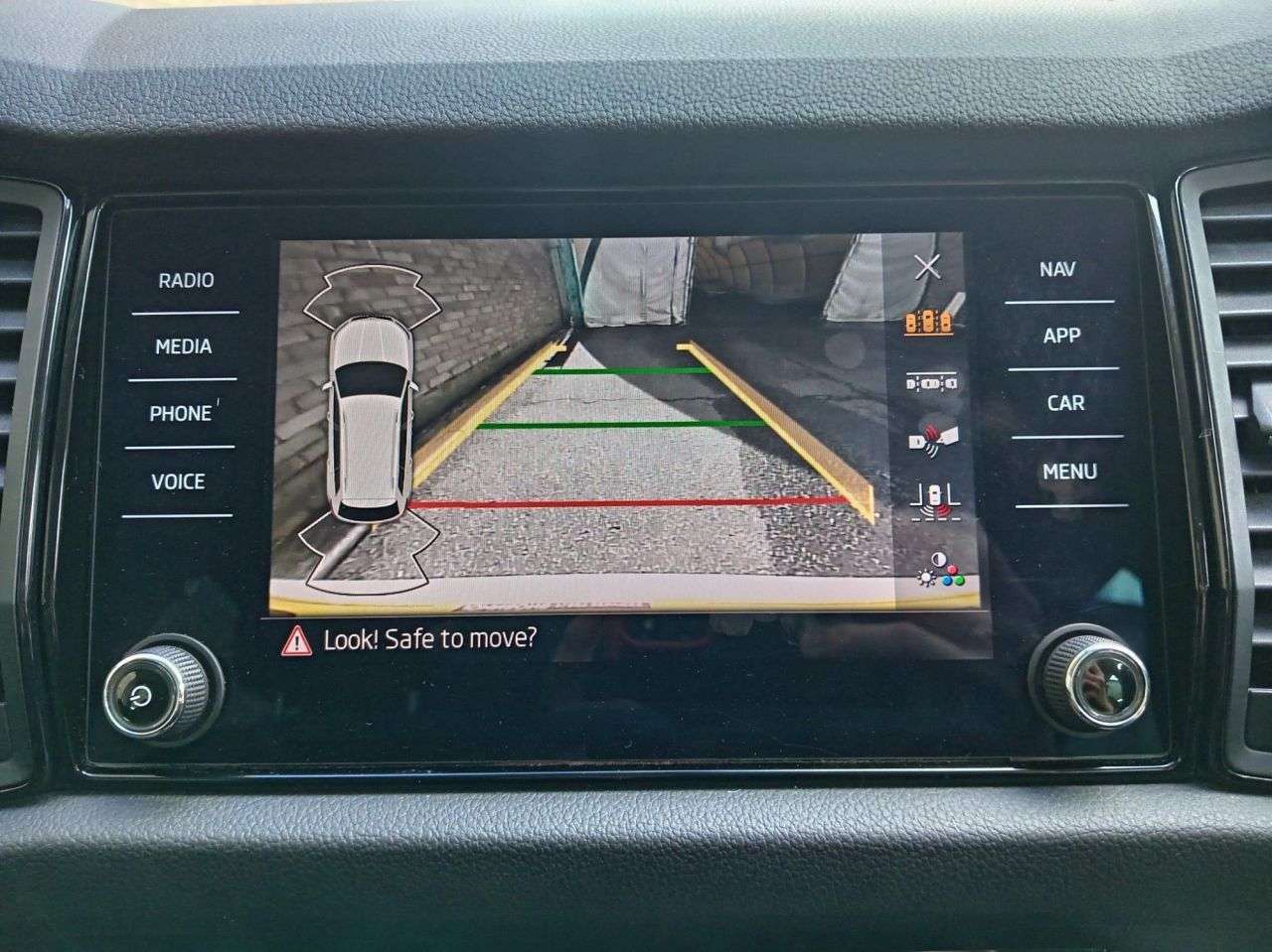 A 2021 SKODA KODIAQ 1.5 TSI ACT SE Drive SUV 5dr Petrol Manual Euro 6 (s/s) (7 Seat) (150 ps) A 2021 SKODA KODIAQ 1.5 TSI ACT SE Drive SUV 5dr Petrol Manual Euro 6 (s/s) (7 Seat) (150 ps)