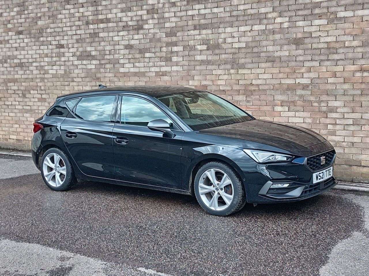 A 2021 SEAT LEON 1.5 TSI EVO FR Hatchback 5dr Petrol Manual Euro 6 (s/s) (130 ps) A 2021 SEAT LEON 1.5 TSI EVO FR Hatchback 5dr Petrol Manual Euro 6 (s/s) (130 ps)