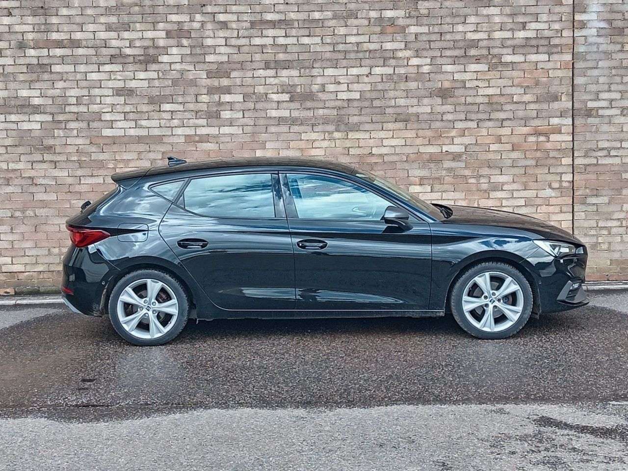 A 2021 SEAT LEON 1.5 TSI EVO FR Hatchback 5dr Petrol Manual Euro 6 (s/s) (130 ps) A 2021 SEAT LEON 1.5 TSI EVO FR Hatchback 5dr Petrol Manual Euro 6 (s/s) (130 ps)