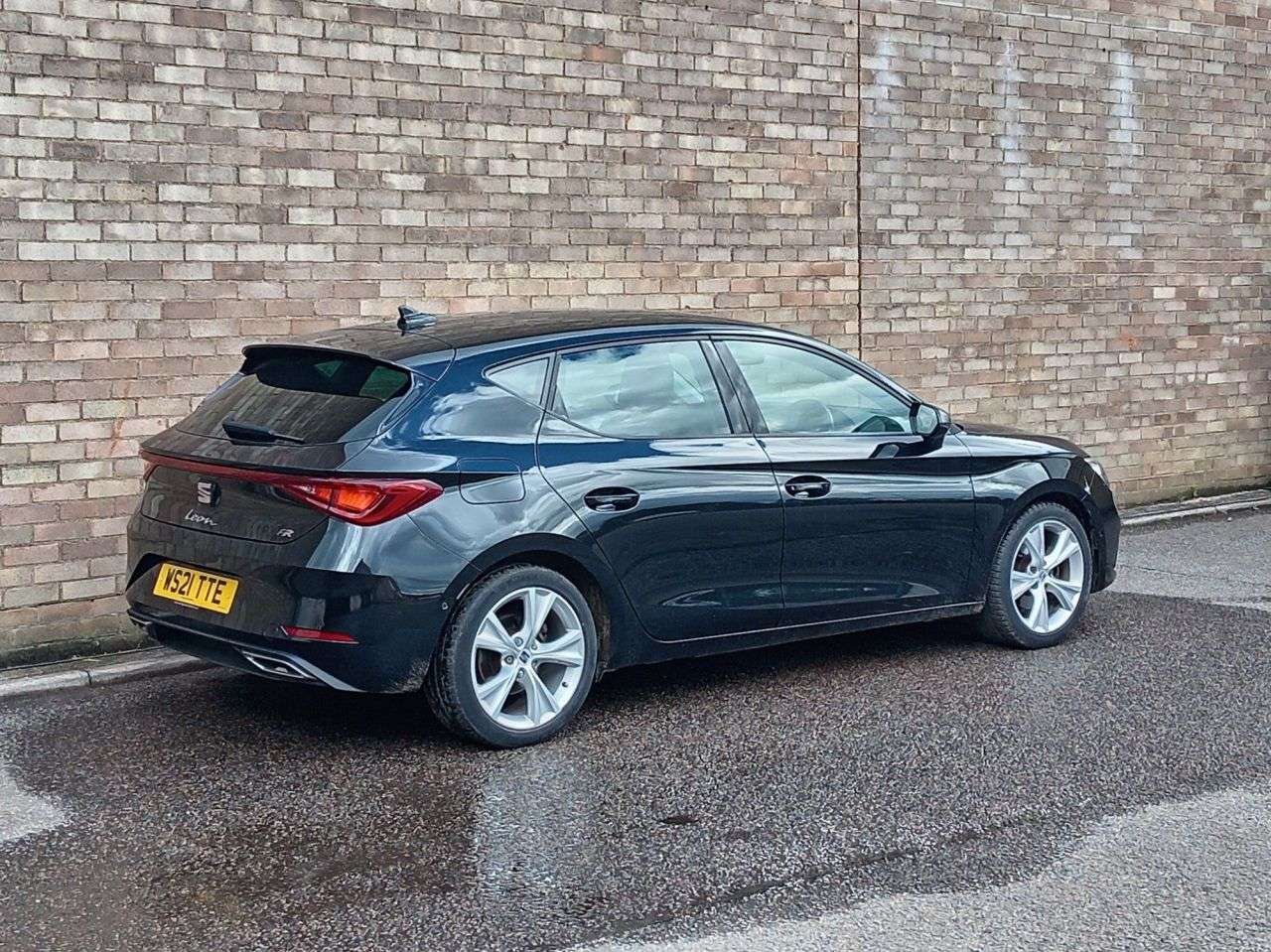 A 2021 SEAT LEON 1.5 TSI EVO FR Hatchback 5dr Petrol Manual Euro 6 (s/s) (130 ps) A 2021 SEAT LEON 1.5 TSI EVO FR Hatchback 5dr Petrol Manual Euro 6 (s/s) (130 ps)
