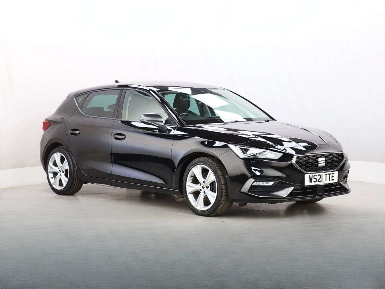 A 2021 SEAT LEON 1.5 TSI EVO FR Hatchback 5dr Petrol Manual Euro 6 (s/s) (130 ps) A 2021 SEAT LEON 1.5 TSI EVO FR Hatchback 5dr Petrol Manual Euro 6 (s/s) (130 ps)
