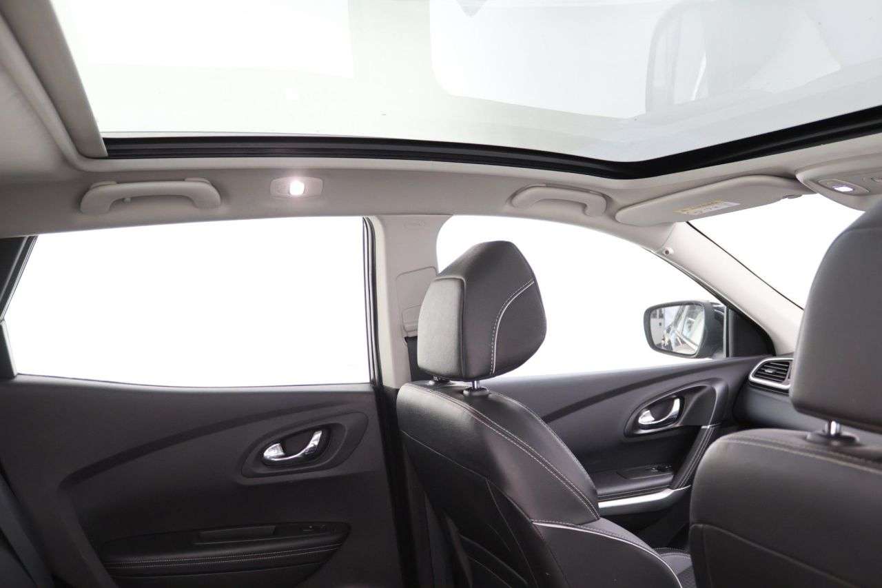 A 2018 RENAULT KADJAR 1.3 TCe Signature Nav SUV 5dr Petrol Manual Euro 6 (s/s) (140 ps) A 2018 RENAULT KADJAR 1.3 TCe Signature Nav SUV 5dr Petrol Manual Euro 6 (s/s) (140 ps)