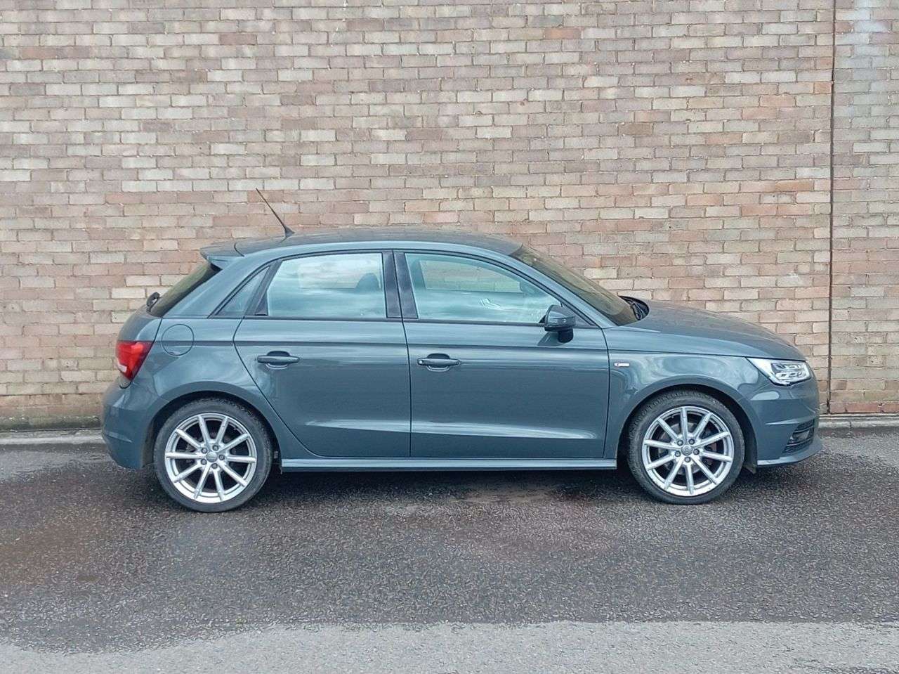 A 2018 AUDI A1 1.4 TFSI S line Sportback 5dr Petrol S Tronic Euro 6 (s/s) (Nav) (125 ps) A 2018 AUDI A1 1.4 TFSI S line Sportback 5dr Petrol S Tronic Euro 6 (s/s) (Nav) (125 ps)