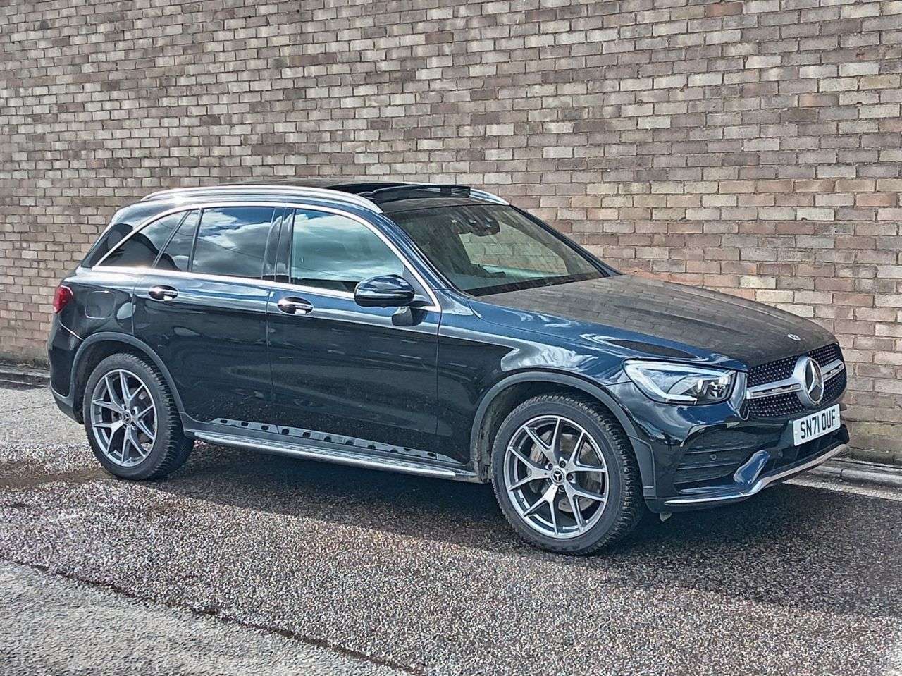A 2022 MERCEDES-BENZ GLC CLASS 2.0 GLC300d AMG Line (Premium Plus) SUV 5dr Diesel G-Tronic+ 4MATIC Euro 6 A 2022 MERCEDES-BENZ GLC CLASS 2.0 GLC300d AMG Line (Premium Plus) SUV 5dr Diesel G-Tronic+ 4MATIC Euro 6