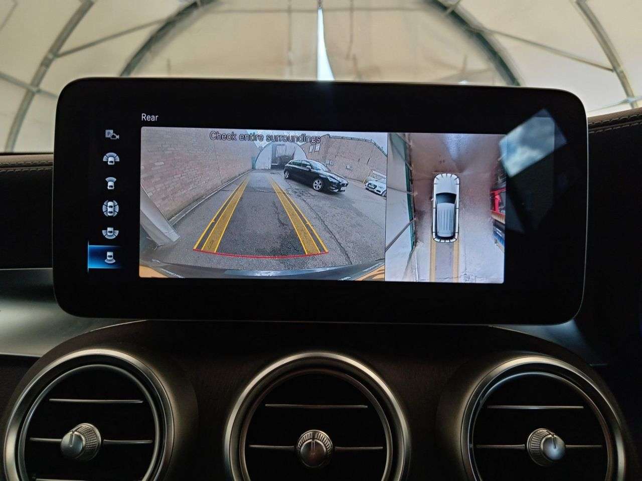 A 2022 MERCEDES-BENZ GLC CLASS 2.0 GLC300d AMG Line (Premium Plus) SUV 5dr Diesel G-Tronic+ 4MATIC Euro 6 A 2022 MERCEDES-BENZ GLC CLASS 2.0 GLC300d AMG Line (Premium Plus) SUV 5dr Diesel G-Tronic+ 4MATIC Euro 6