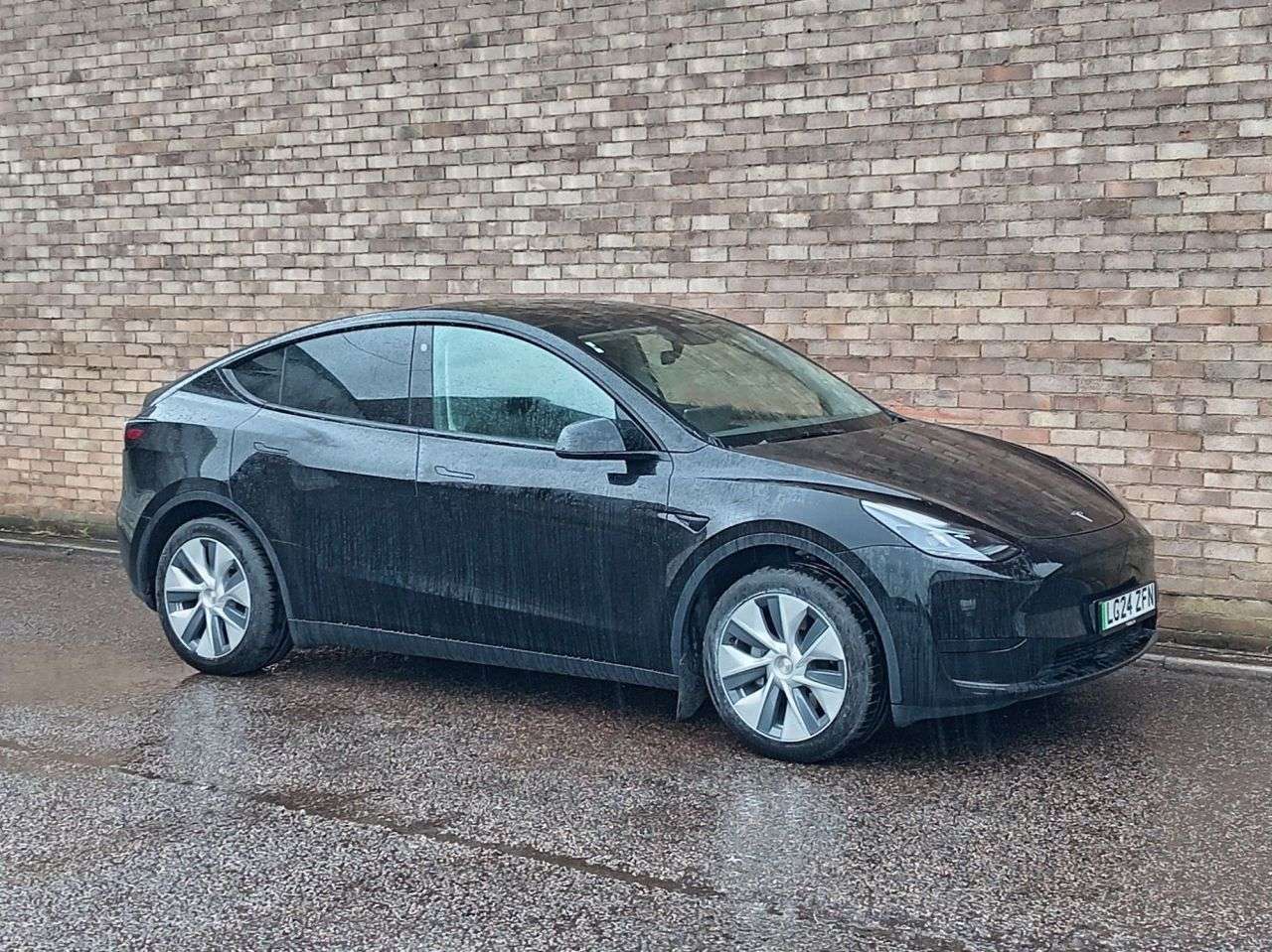 A 2024 TESLA MODEL Y SUV 5dr Electric Auto RWD (346 ps) A 2024 TESLA MODEL Y SUV 5dr Electric Auto RWD (346 ps)