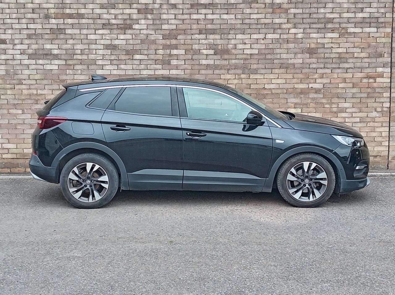 A 2020 VAUXHALL GRANDLAND X 1.2 Turbo SRi Nav SUV 5dr Petrol Manual Euro 6 (s/s) (130 ps) A 2020 VAUXHALL GRANDLAND X 1.2 Turbo SRi Nav SUV 5dr Petrol Manual Euro 6 (s/s) (130 ps)