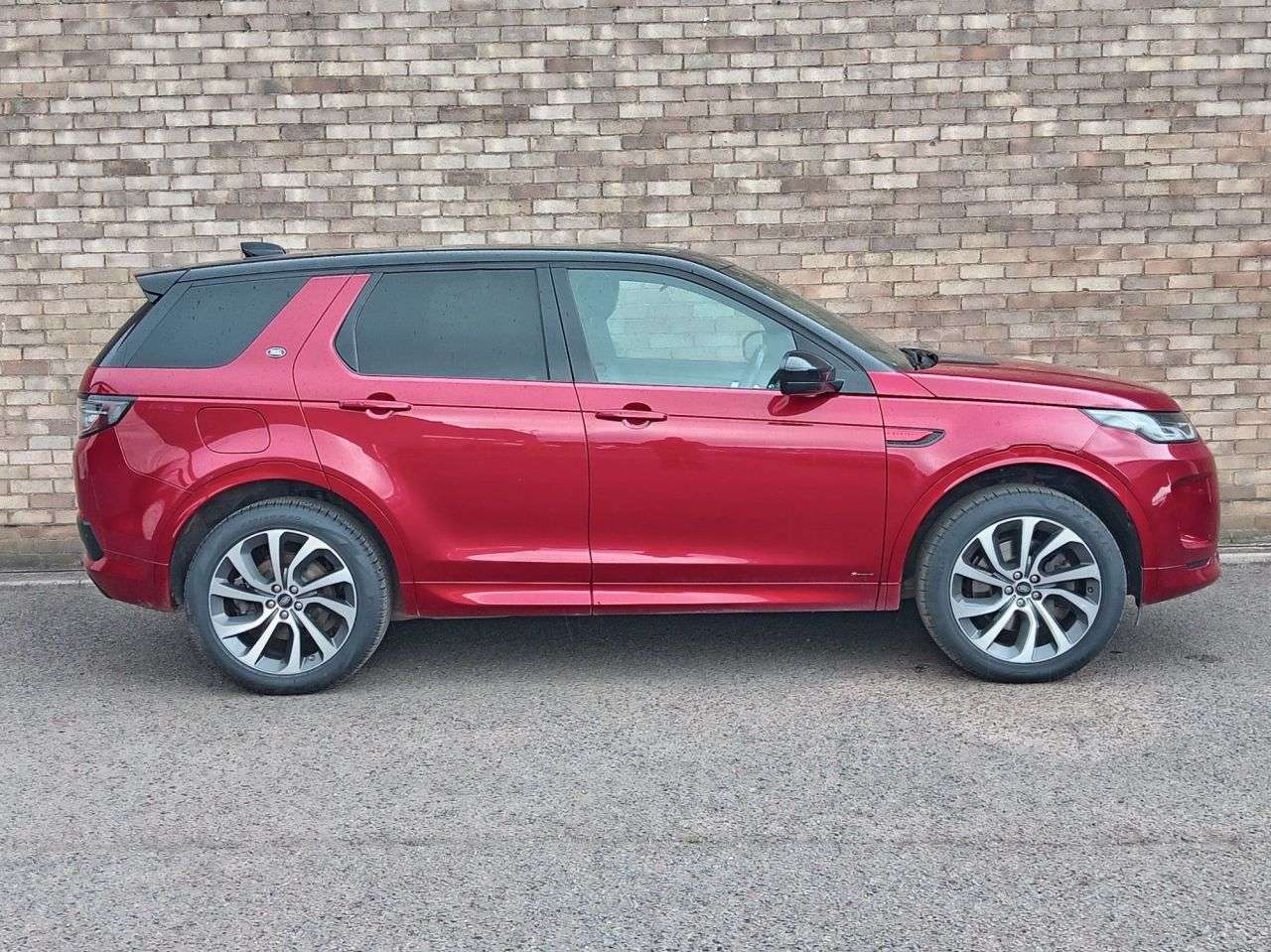 A 2019 LAND ROVER DISCOVERY SPORT 2.0 D180 MHEV R-Dynamic HSE SUV 5dr Diesel Auto 4WD Euro 6 (s/s) (180 ps) A 2019 LAND ROVER DISCOVERY SPORT 2.0 D180 MHEV R-Dynamic HSE SUV 5dr Diesel Auto 4WD Euro 6 (s/s) (180 ps)