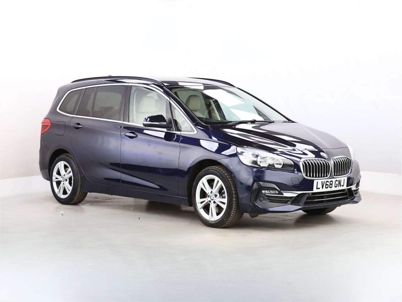 A 2018 BMW 2 SERIES GRAN TOURER 2.0 220d Luxury MPV 5dr Diesel Auto xDrive Euro 6 (s/s) (190 ps) A 2018 BMW 2 SERIES GRAN TOURER 2.0 220d Luxury MPV 5dr Diesel Auto xDrive Euro 6 (s/s) (190 ps)