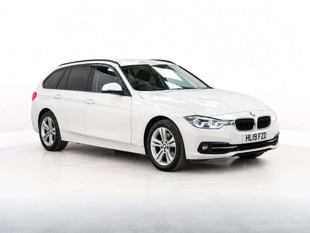 A 2019 BMW 3 SERIES 1.5 318i Sport Touring 5dr Petrol Auto Euro 6 (s/s) (136 ps) A 2019 BMW 3 SERIES 1.5 318i Sport Touring 5dr Petrol Auto Euro 6 (s/s) (136 ps)