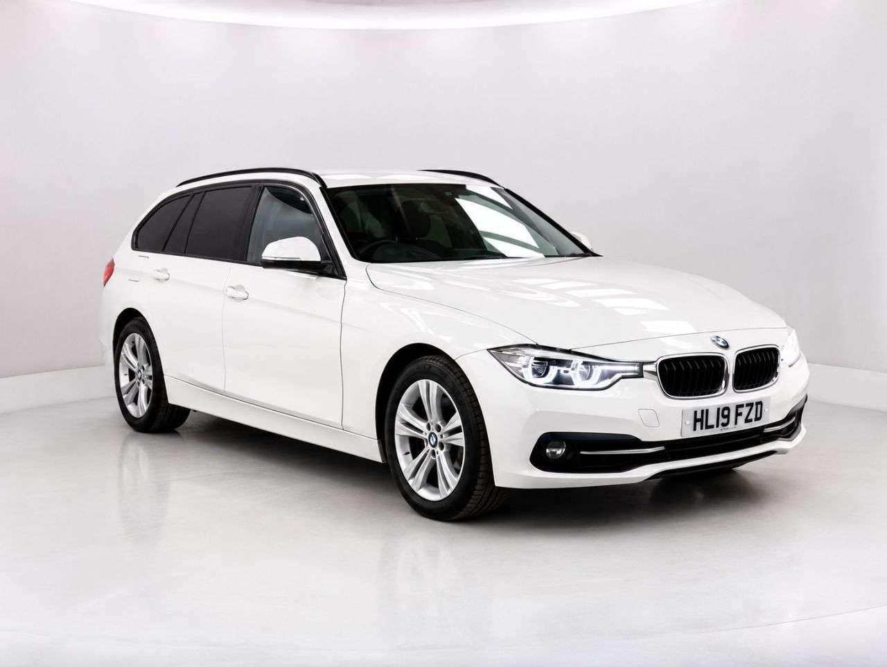 A 2019 BMW 3 SERIES 1.5 318i Sport Touring 5dr Petrol Auto Euro 6 (s/s) (136 ps) A 2019 BMW 3 SERIES 1.5 318i Sport Touring 5dr Petrol Auto Euro 6 (s/s) (136 ps)