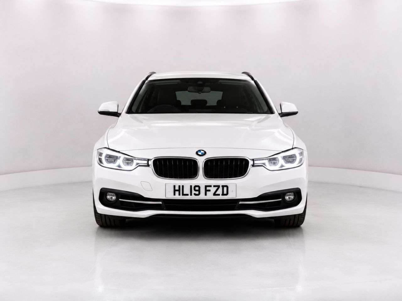 A 2019 BMW 3 SERIES 1.5 318i Sport Touring 5dr Petrol Auto Euro 6 (s/s) (136 ps) A 2019 BMW 3 SERIES 1.5 318i Sport Touring 5dr Petrol Auto Euro 6 (s/s) (136 ps)