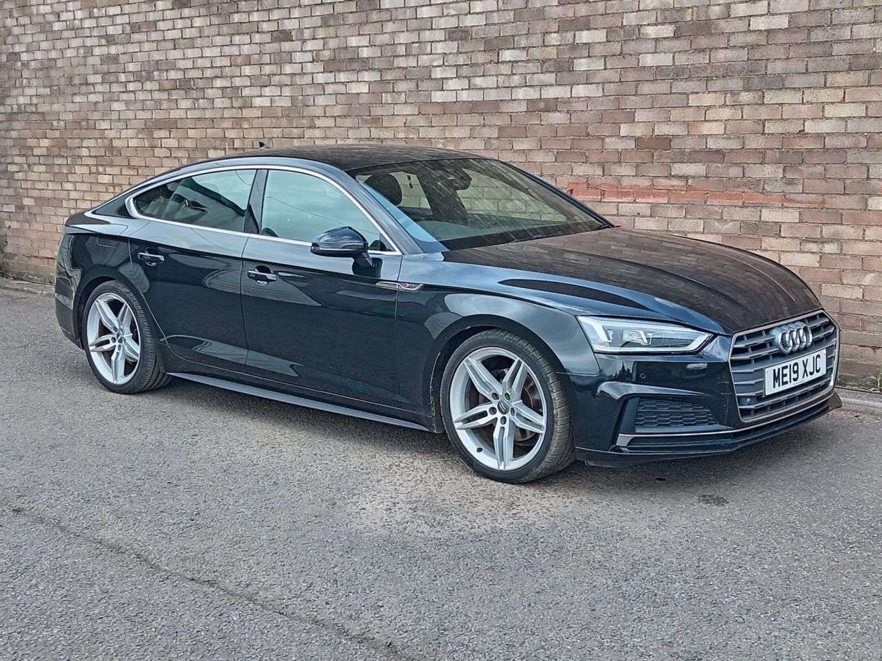 A 2019 AUDI A5 2.0 TFSI 35 S line Sportback 5dr Petrol S Tronic Euro 6 (s/s) (150 ps) A 2019 AUDI A5 2.0 TFSI 35 S line Sportback 5dr Petrol S Tronic Euro 6 (s/s) (150 ps)