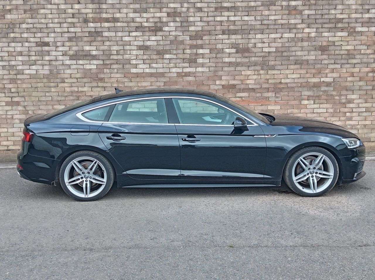 A 2019 AUDI A5 2.0 TFSI 35 S line Sportback 5dr Petrol S Tronic Euro 6 (s/s) (150 ps) A 2019 AUDI A5 2.0 TFSI 35 S line Sportback 5dr Petrol S Tronic Euro 6 (s/s) (150 ps)