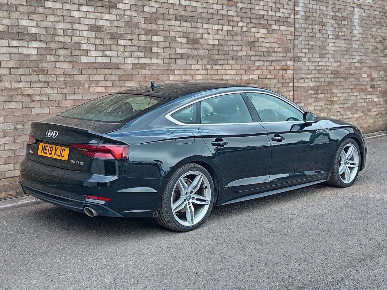 A 2019 AUDI A5 2.0 TFSI 35 S line Sportback 5dr Petrol S Tronic Euro 6 (s/s) (150 ps) A 2019 AUDI A5 2.0 TFSI 35 S line Sportback 5dr Petrol S Tronic Euro 6 (s/s) (150 ps)