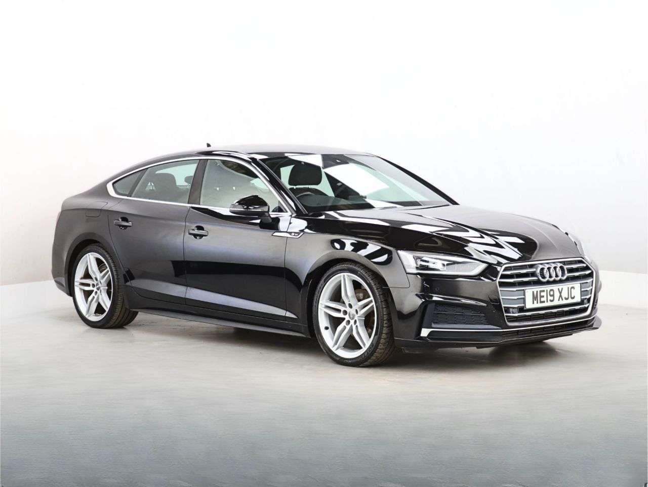 A 2019 AUDI A5 2.0 TFSI 35 S line Sportback 5dr Petrol S Tronic Euro 6 (s/s) (150 ps) A 2019 AUDI A5 2.0 TFSI 35 S line Sportback 5dr Petrol S Tronic Euro 6 (s/s) (150 ps)