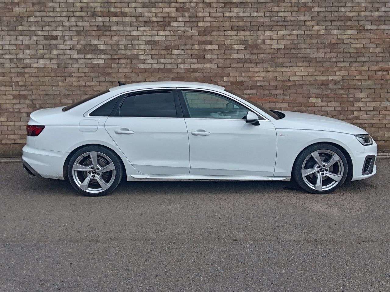 A 2022 AUDI A4 2.0 TFSI 35 S line Saloon 4dr Petrol S Tronic Euro 6 (s/s) (150 ps) A 2022 AUDI A4 2.0 TFSI 35 S line Saloon 4dr Petrol S Tronic Euro 6 (s/s) (150 ps)