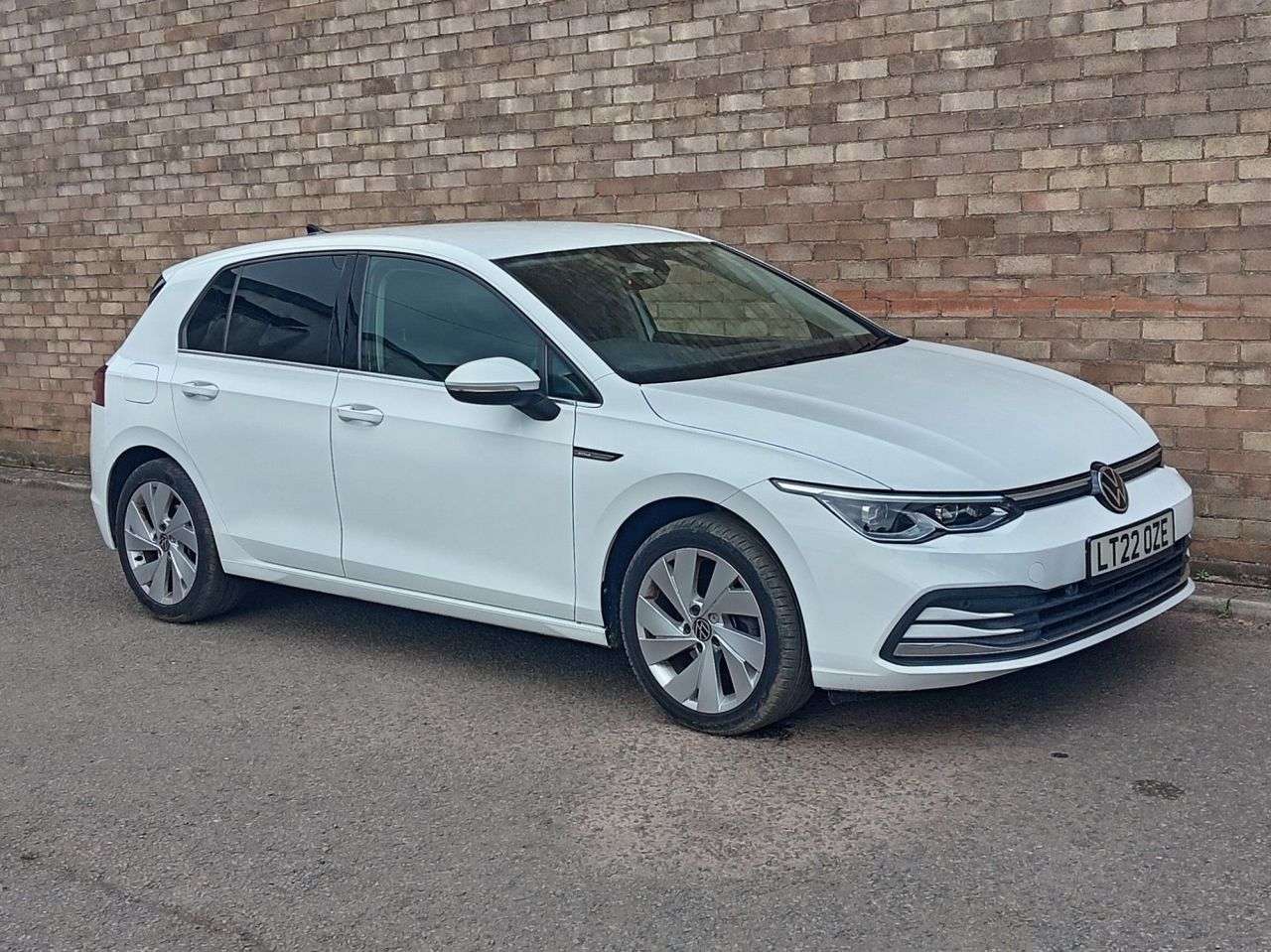A 2022 VOLKSWAGEN GOLF 1.5 eTSI MHEV Style Hatchback 5dr Petrol Hybrid DSG Euro 6 (s/s) (150 ps) A 2022 VOLKSWAGEN GOLF 1.5 eTSI MHEV Style Hatchback 5dr Petrol Hybrid DSG Euro 6 (s/s) (150 ps)