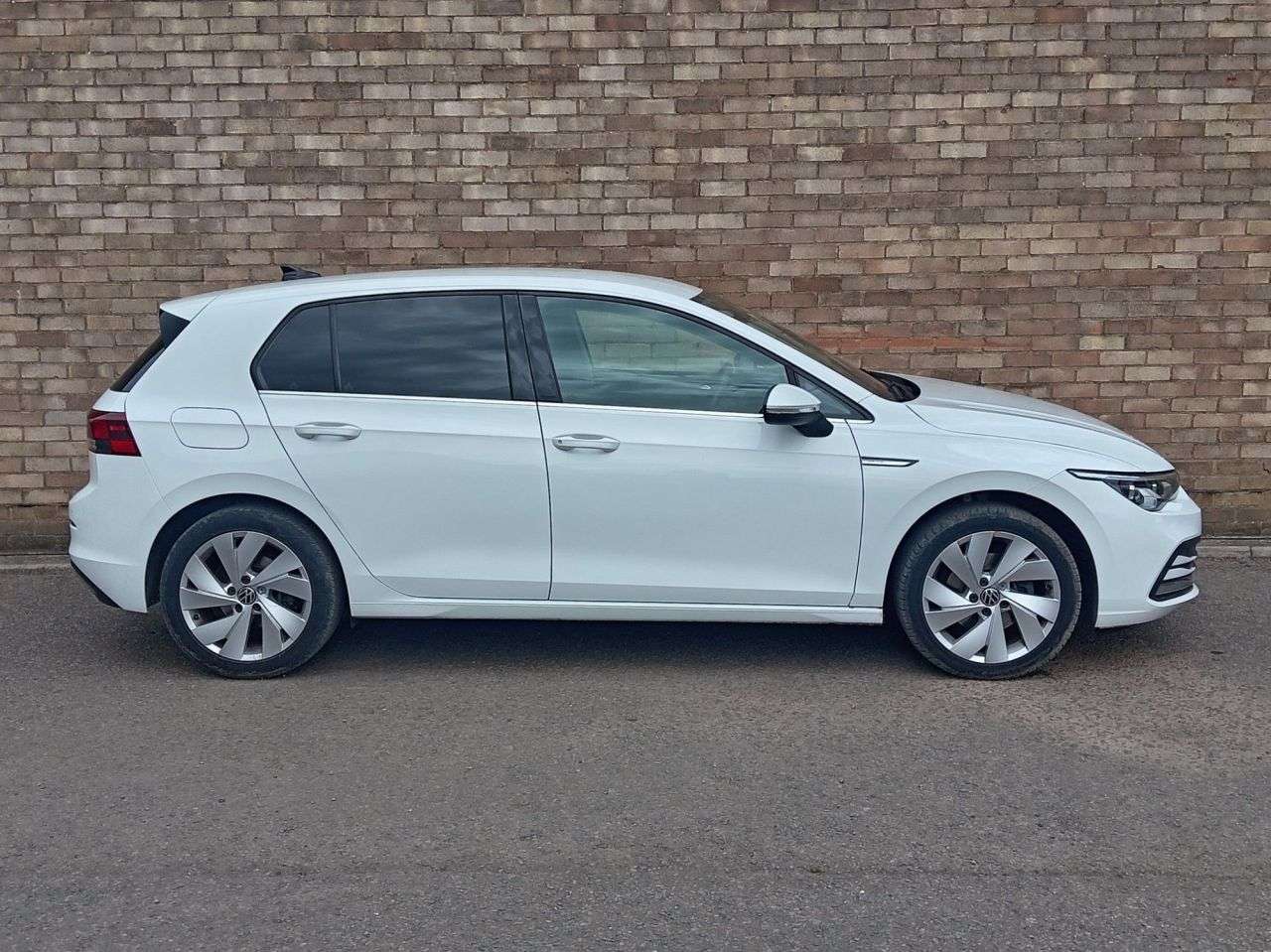 A 2022 VOLKSWAGEN GOLF 1.5 eTSI MHEV Style Hatchback 5dr Petrol Hybrid DSG Euro 6 (s/s) (150 ps) A 2022 VOLKSWAGEN GOLF 1.5 eTSI MHEV Style Hatchback 5dr Petrol Hybrid DSG Euro 6 (s/s) (150 ps)
